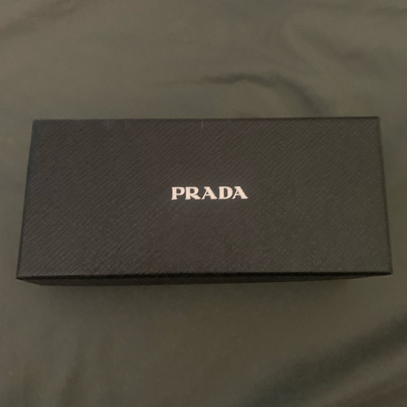 Empty Prada box - Picture 1 of 4